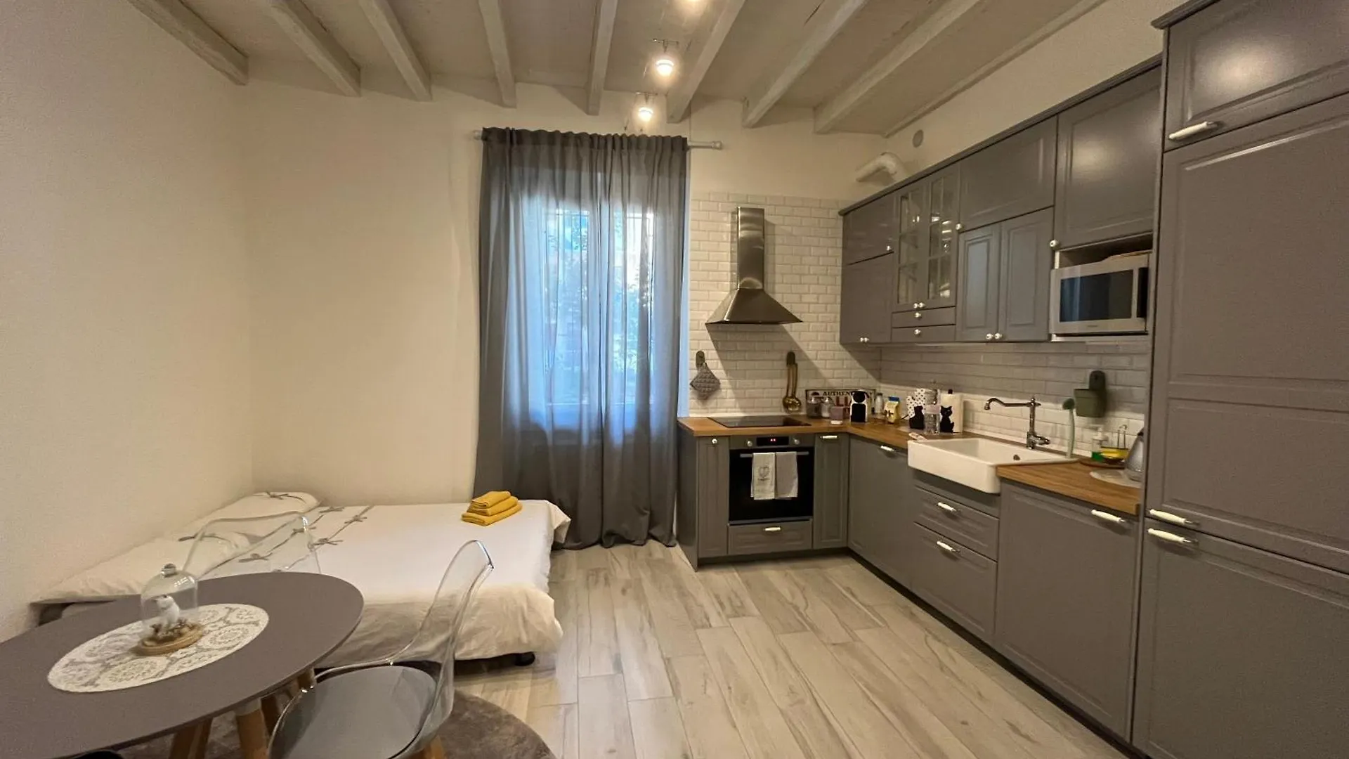 Casa Di Ringhiera Old Milan Apartment